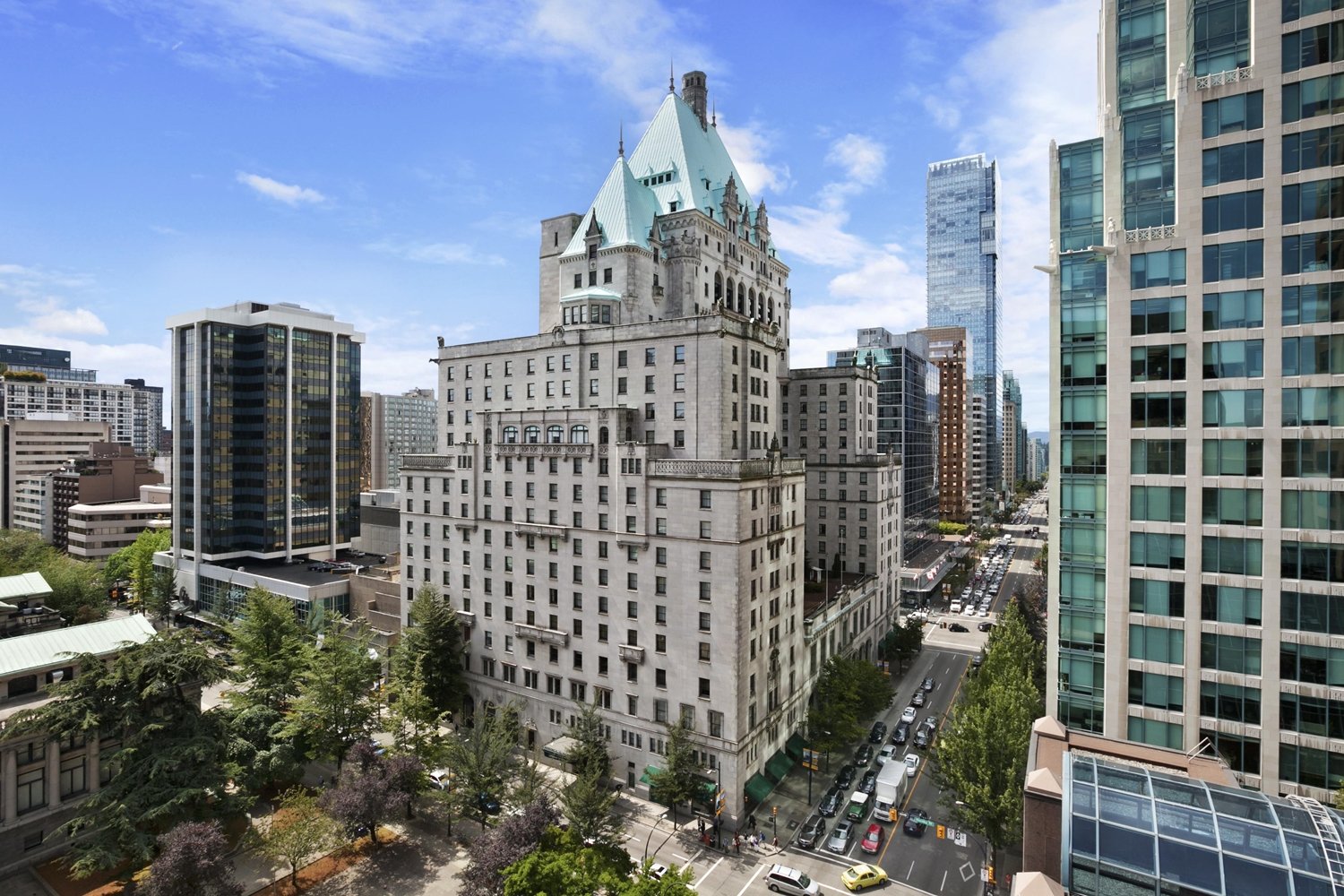 Exterior view of fairmont hotel vancouver