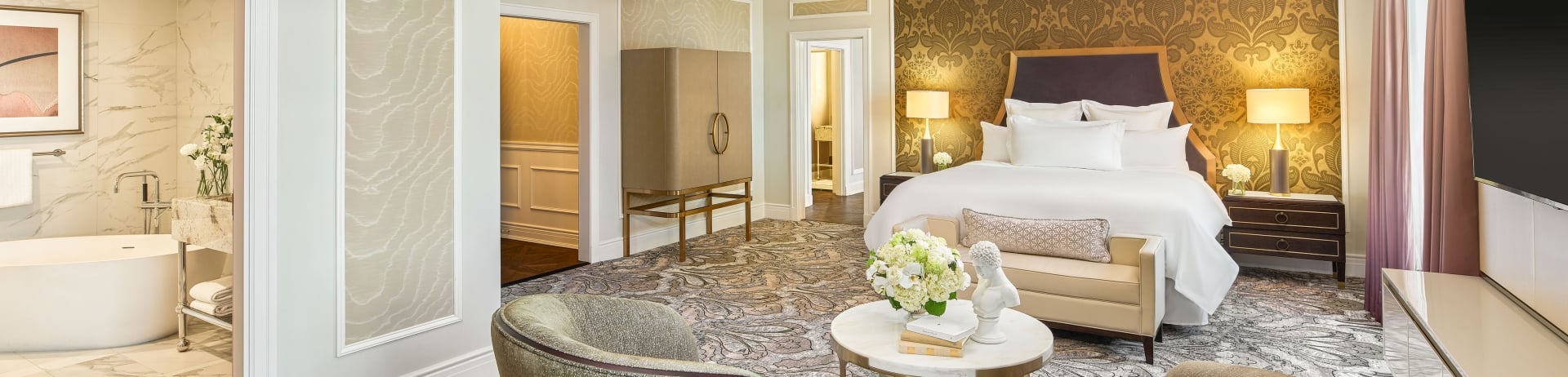 Hotel Vancouver_Royal Suite Bedroom Room