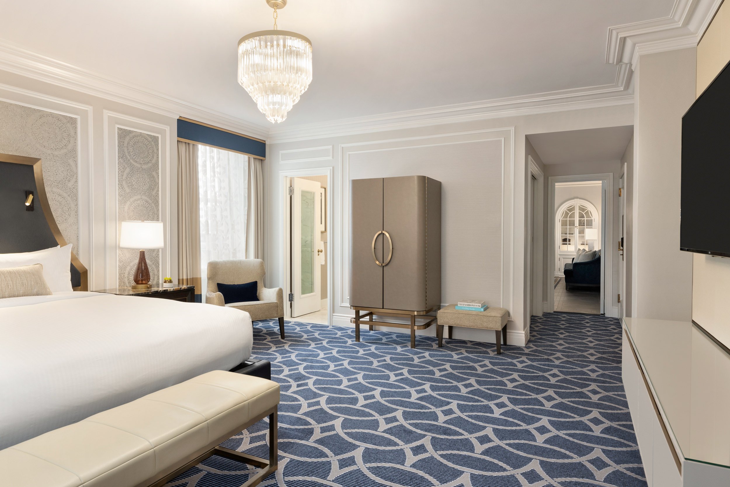 A bedroom in Fairmont Hotel Vancouver's Three Bedroom Suite with Kitchen