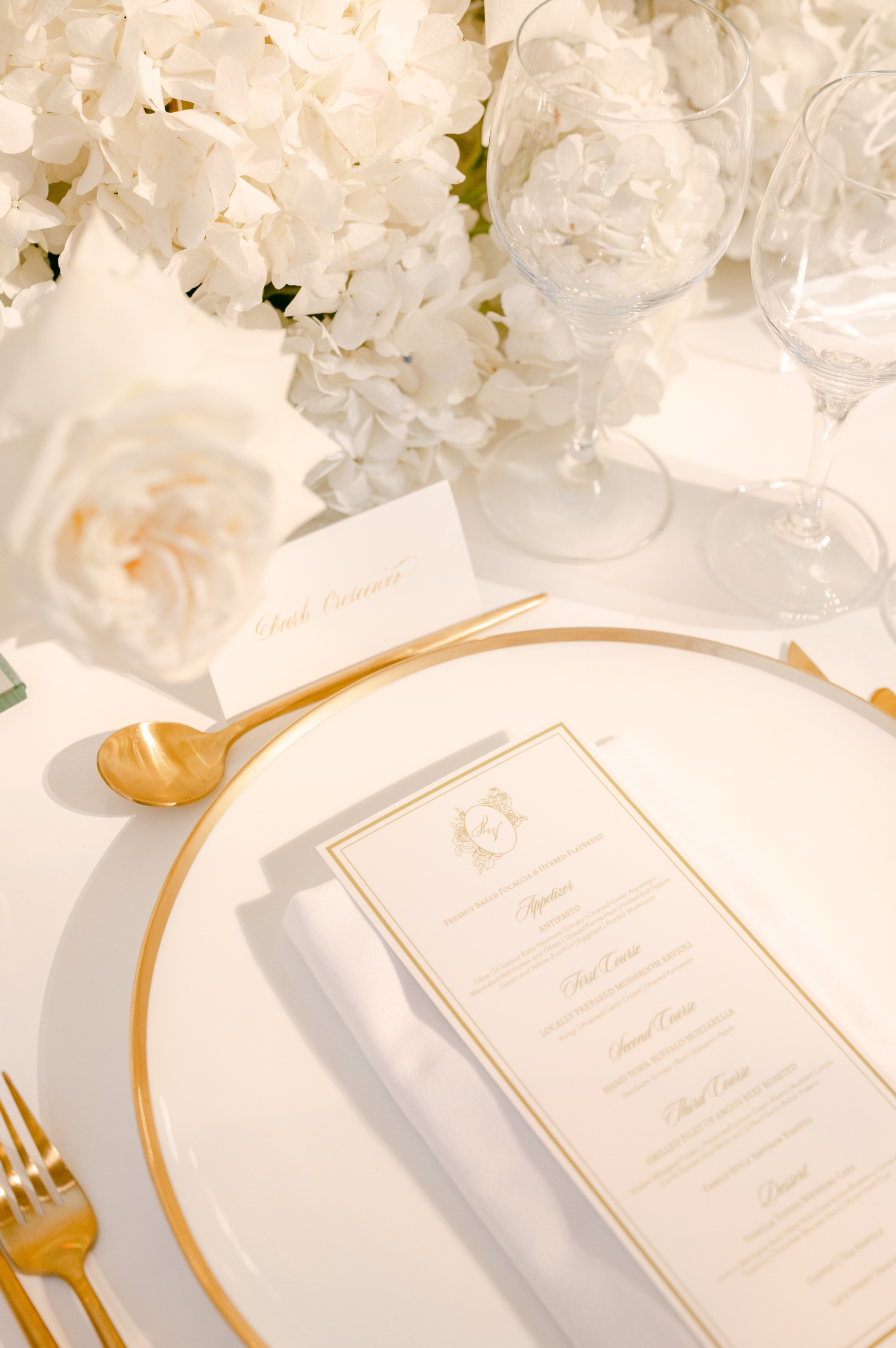 Beautiful wedding table setting in Pacific Ballroom at Fairmont Hotel Vancouver | Blush Photography blushweddingphotography.org/ Fleur de Lis Events, Dushan, Eclat
