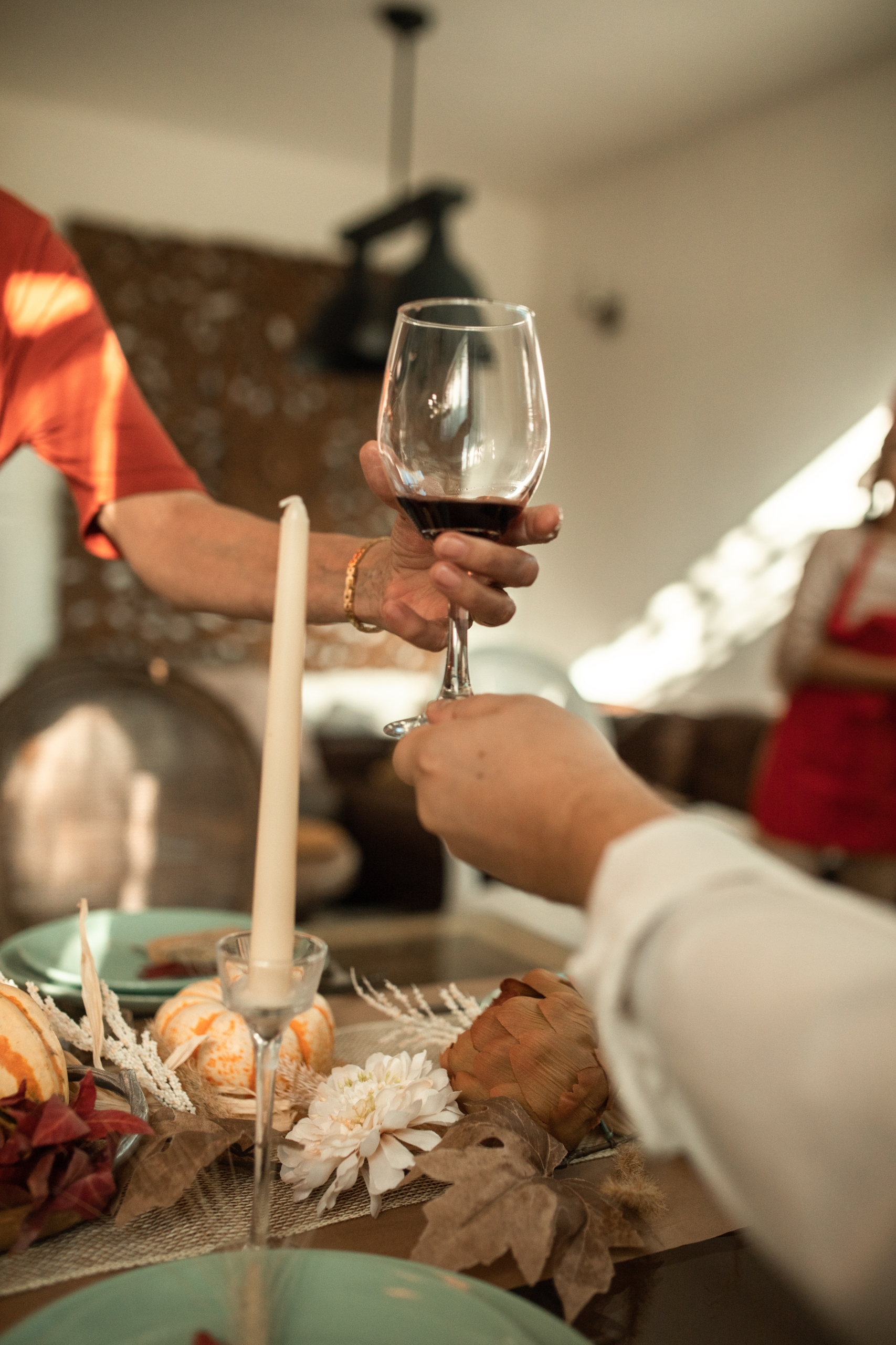 Wine glasses cheers with festive thanksgiving table | Image pexels-rdne-stock-project-5847684